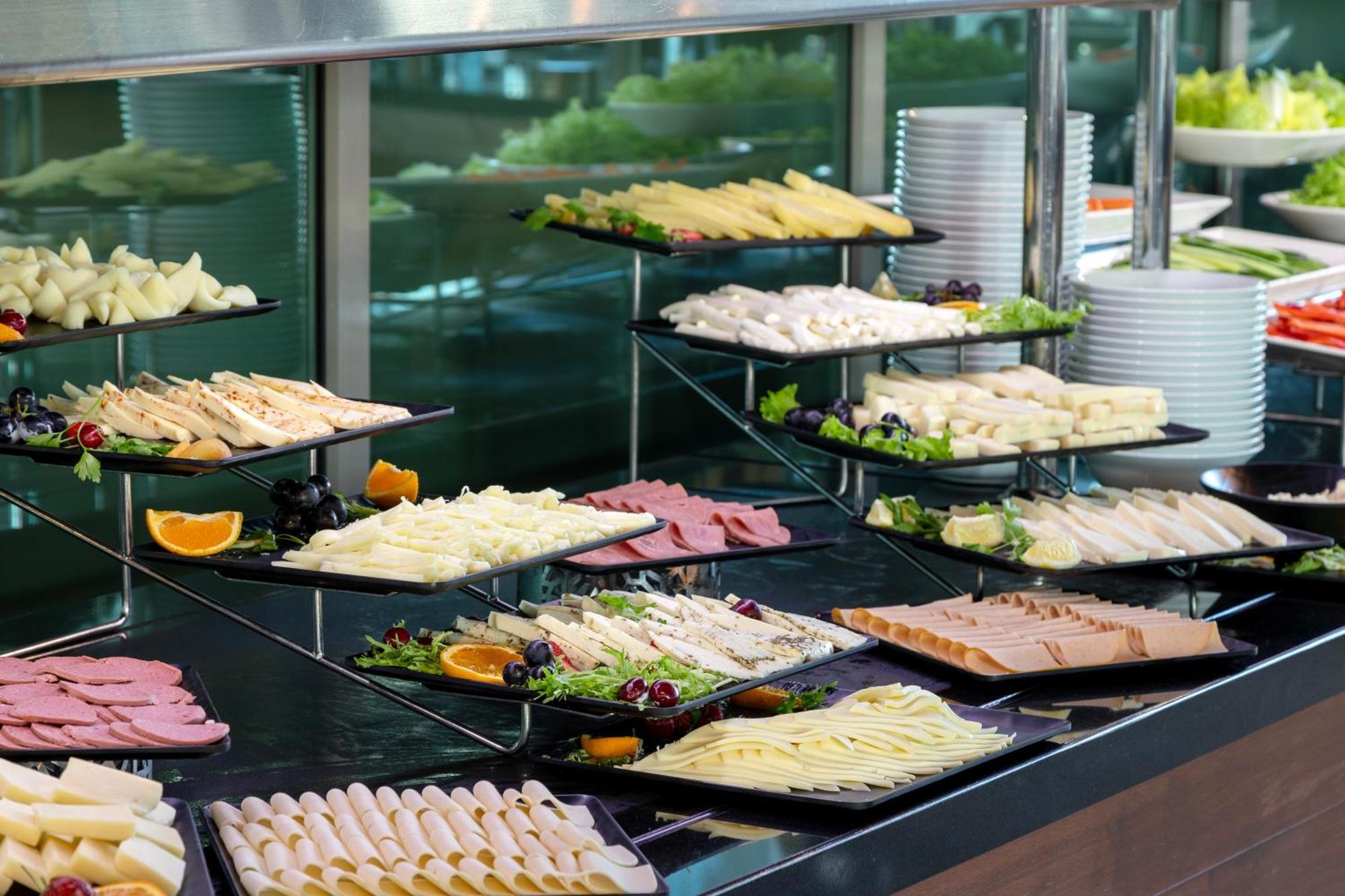 Miracle Istanbul Asia Airport Hotel & Spa Zewnętrze zdjęcie A buffet of cold cuts