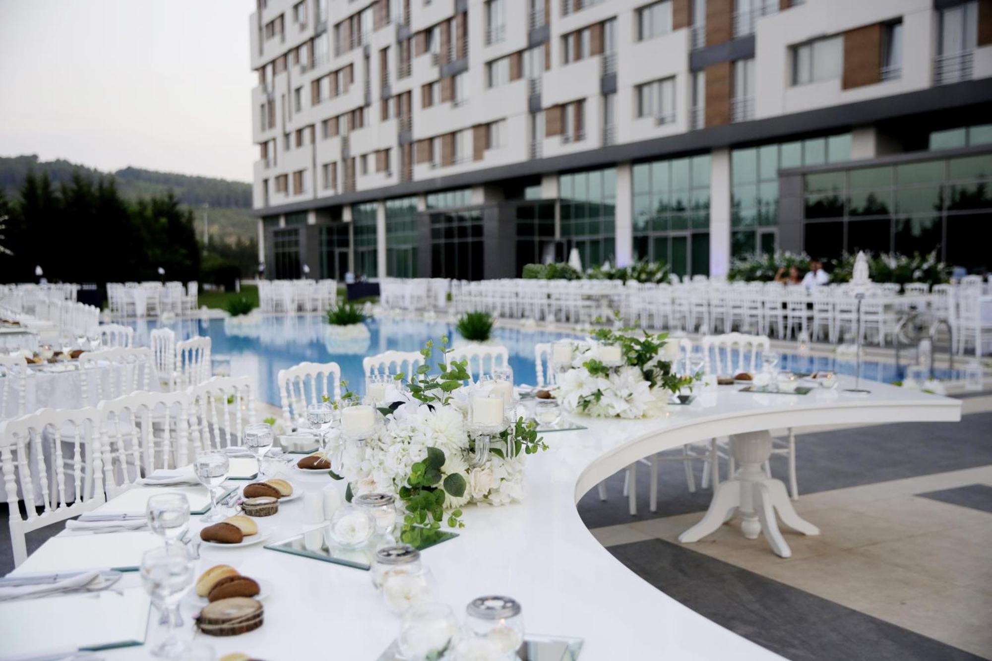 Miracle Istanbul Asia Airport Hotel & Spa Zewnętrze zdjęcie Wedding reception at the hotel