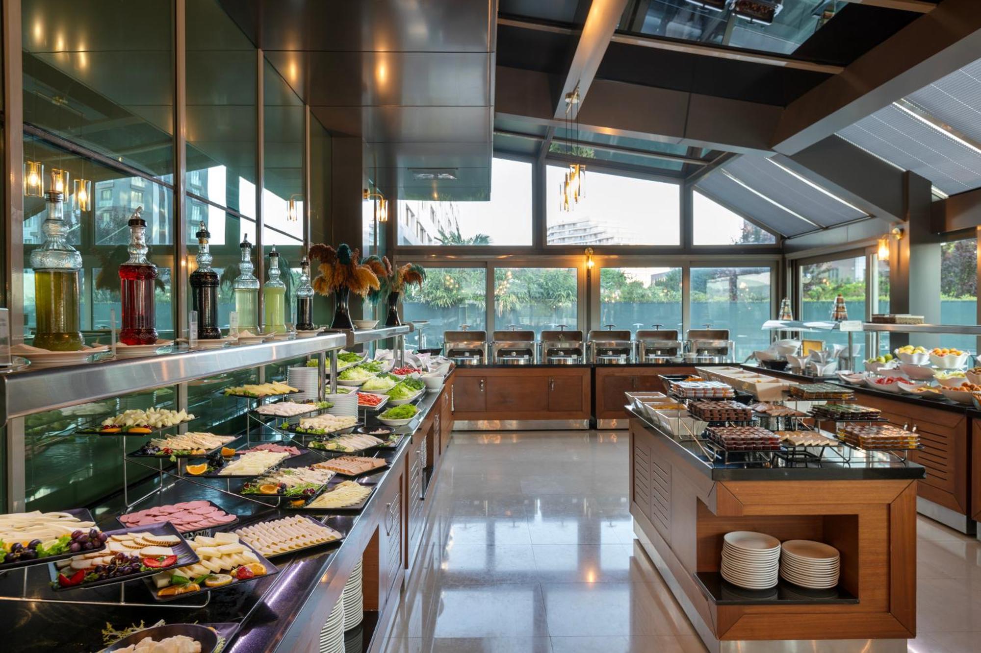 Miracle Istanbul Asia Airport Hotel & Spa Zewnętrze zdjęcie The buffet at the hotel