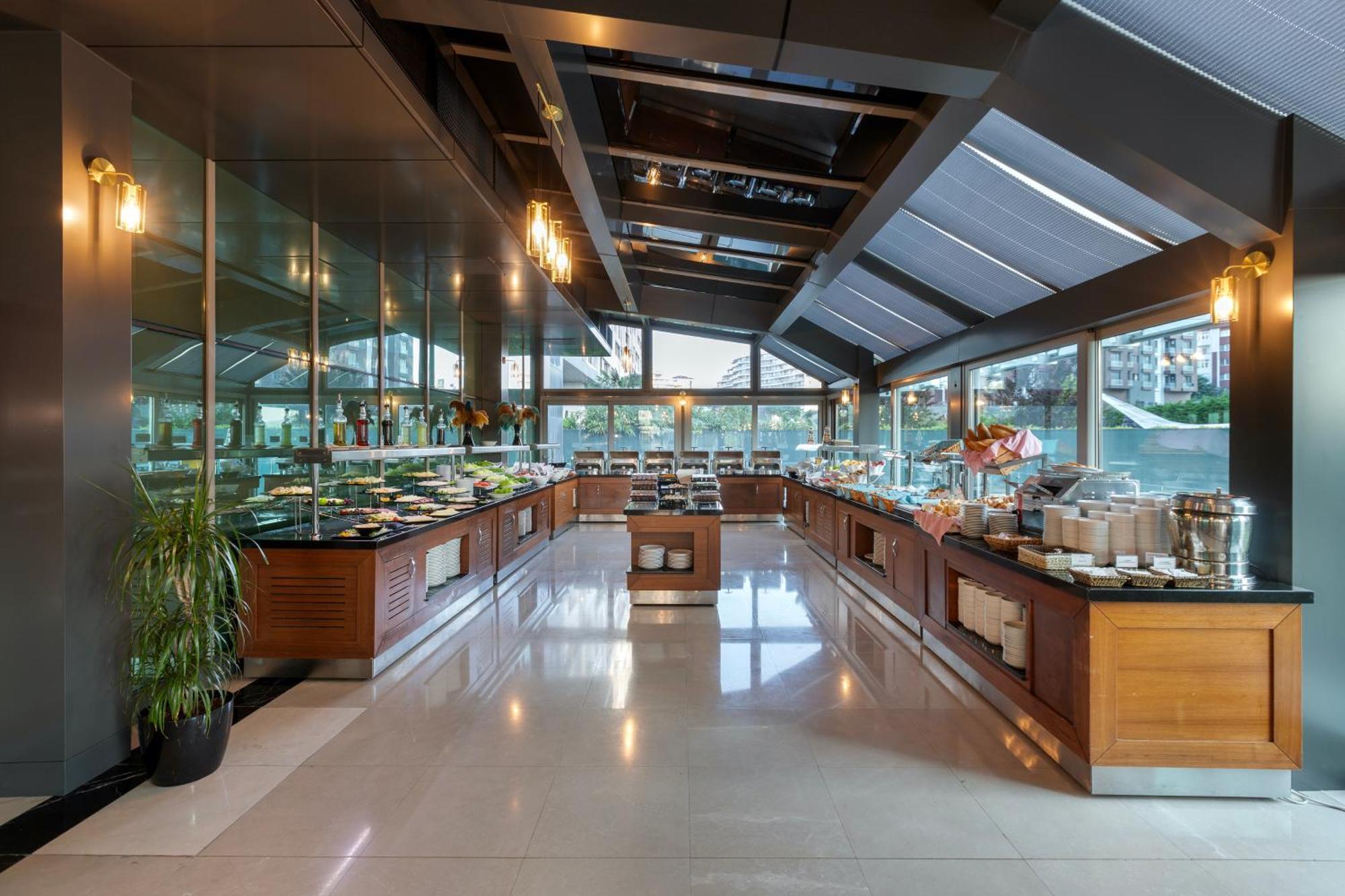 Miracle Istanbul Asia Airport Hotel & Spa Zewnętrze zdjęcie The buffet at the hotel