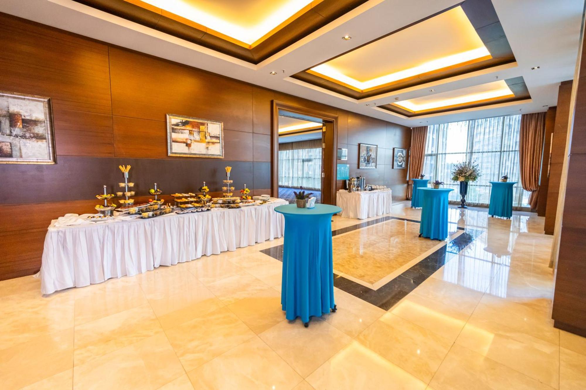 Miracle Istanbul Asia Airport Hotel & Spa Zewnętrze zdjęcie The lobby of the hotel