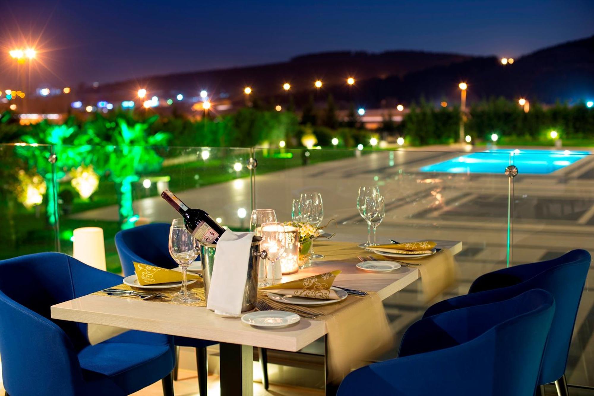 Miracle Istanbul Asia Airport Hotel & Spa Zewnętrze zdjęcie The hotel's pool