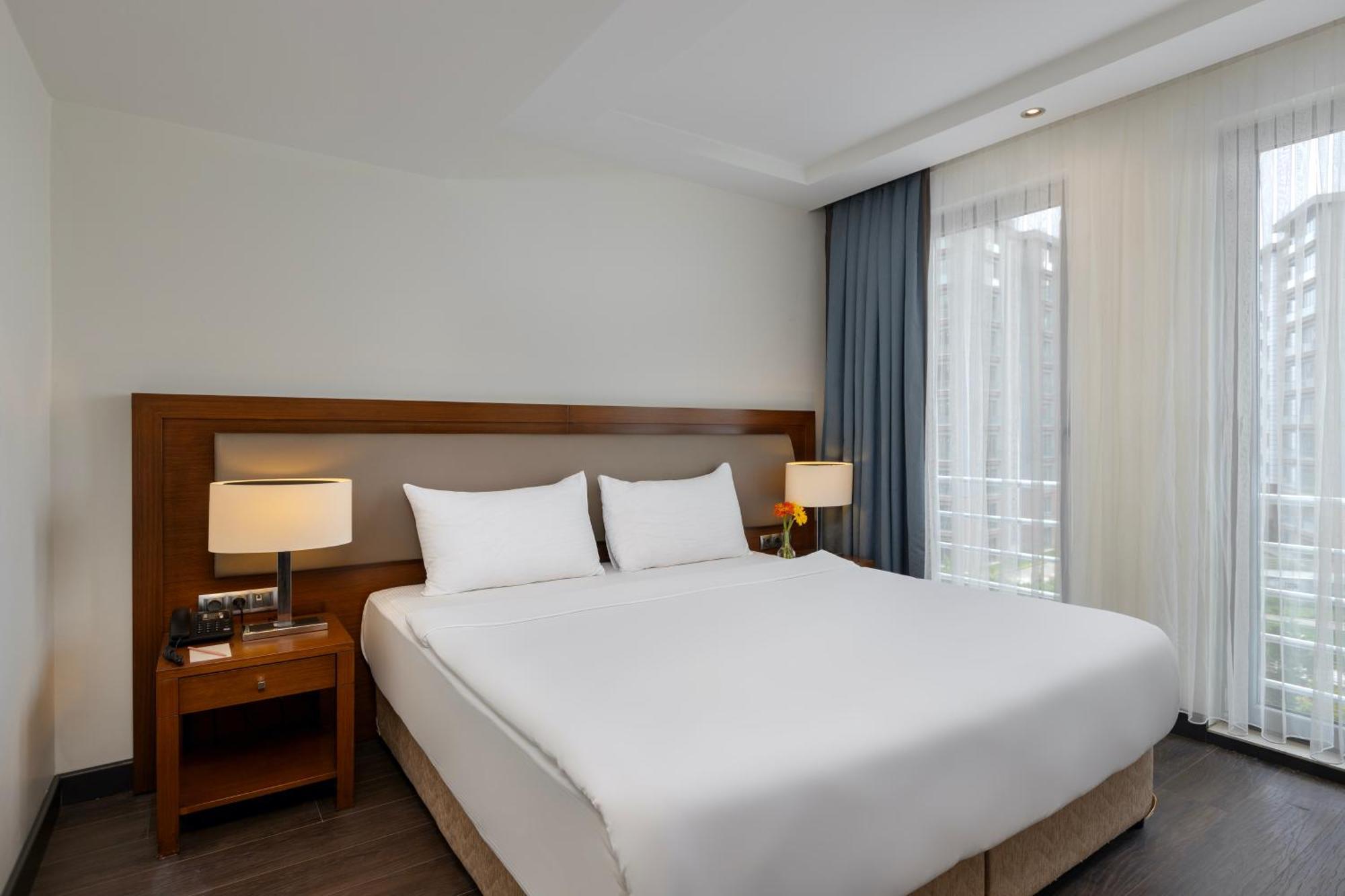 Miracle Istanbul Asia Airport Hotel & Spa Zewnętrze zdjęcie A bedroom at the hotel